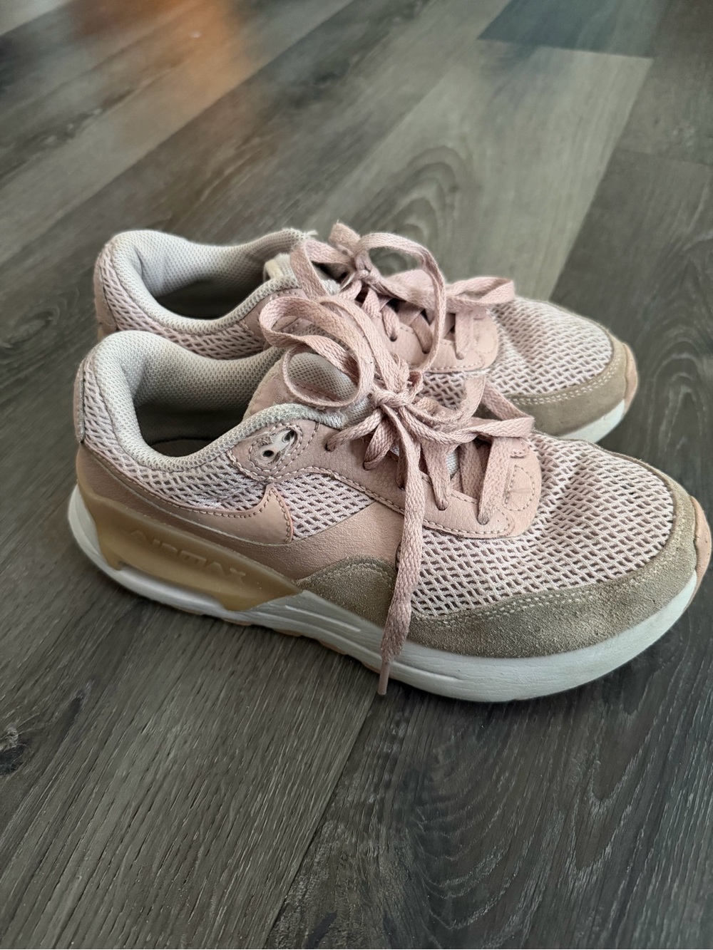 Nike AirMaxSneakers in Light Pink/Beige, size 6 - Comfortable Everyday Shoe